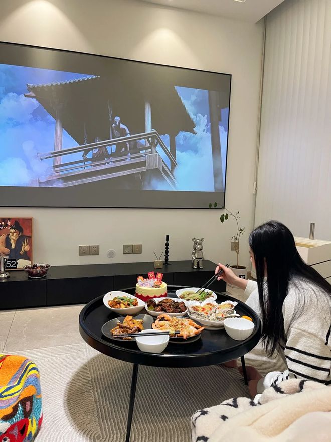 桌入住后我却真香了！小户型这么装太绝pg电子中国老公不听劝非要拆了餐厅餐(图4)